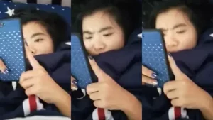 Ngentot Sambil Main Hp